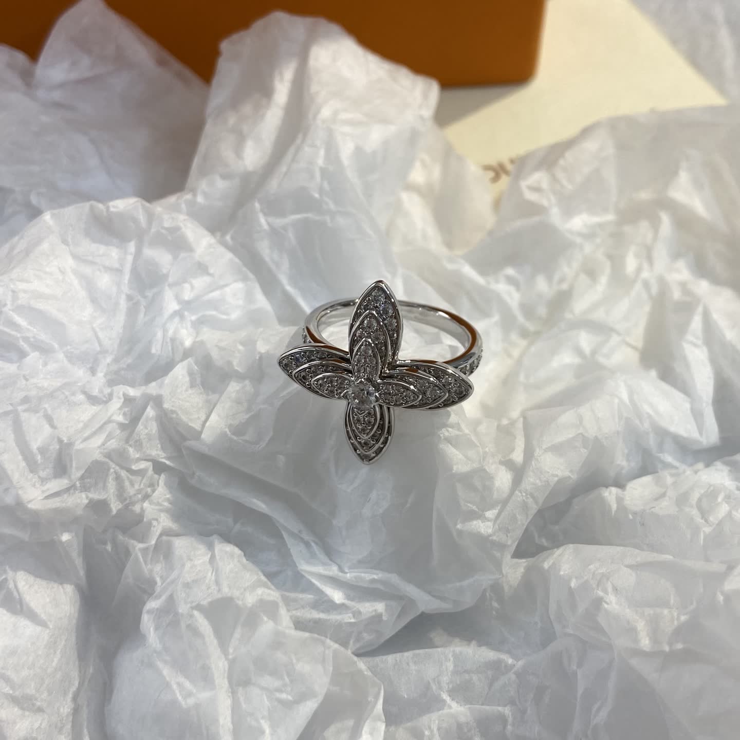 Louis Vuitton Flower Ring-LJ1285